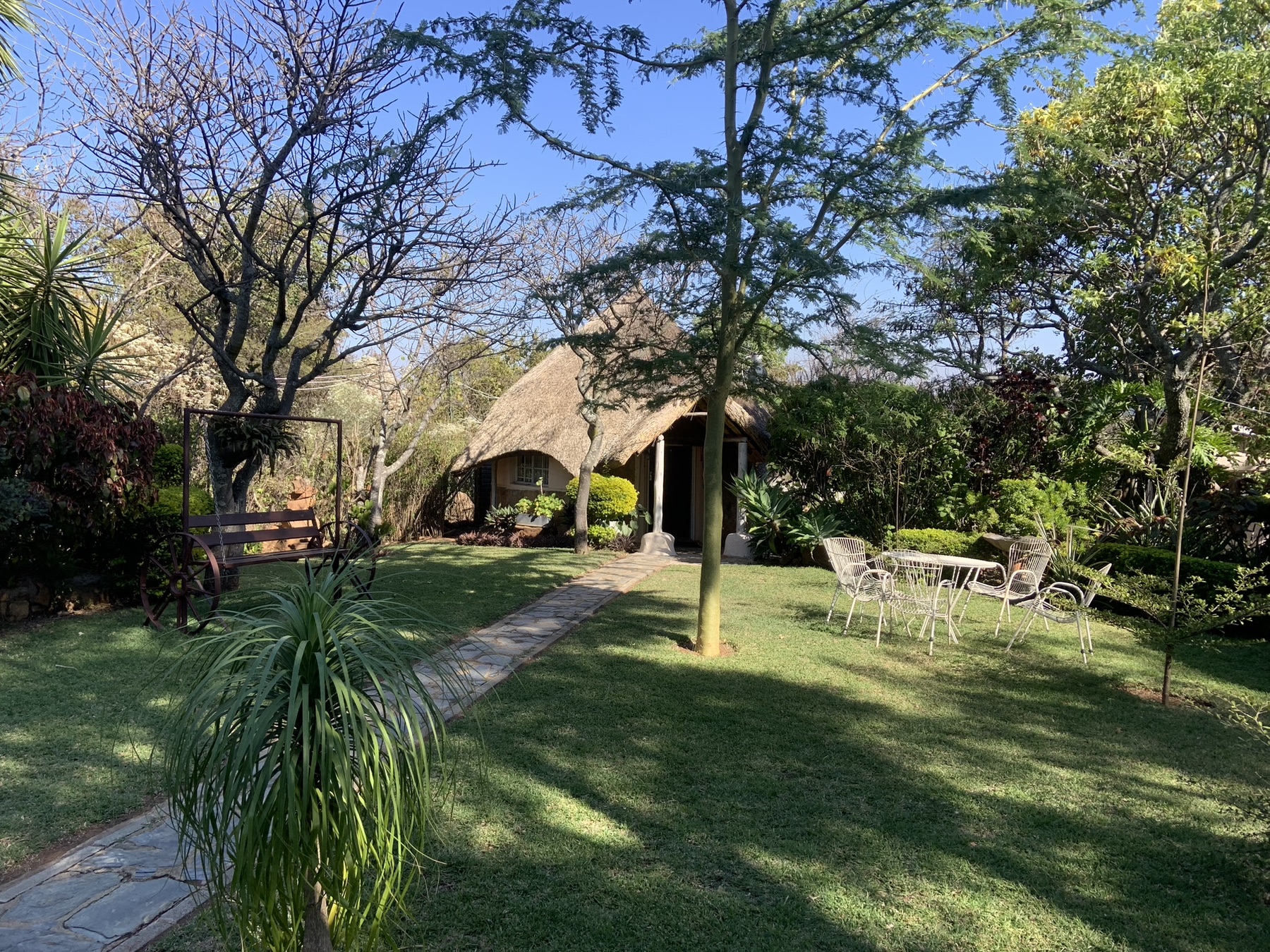 Shaded garden seating area at Lynn's Guesthouse